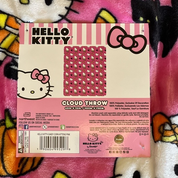 New Hello Kitty Candy Corn Kittens Pink Halloween Plush 60" x 70" Throw Blanket - Picture 3 of 6